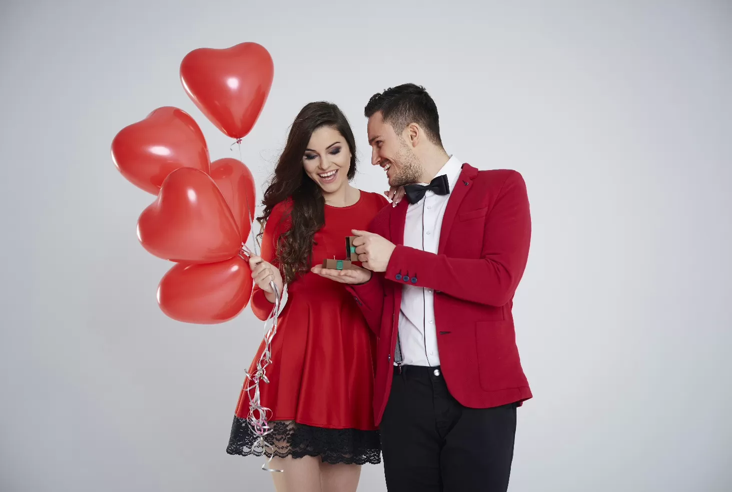 Ilustrasi - Alasan 14 Februari diperingati sebagai Hari Valentine, dari kisah Santo Valentinus hingga menjadi perayaan cinta yang dirayakan di seluruh dunia. (Freepik)