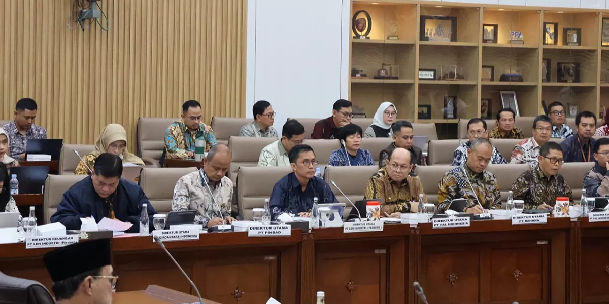 Komisi VI DPR RI dukung penguatan industri pertahanan nasional melalui DEFEND ID, dorong inovasi, sinergi, dan kemandirian teknologi. (Dok. LEN Industri)