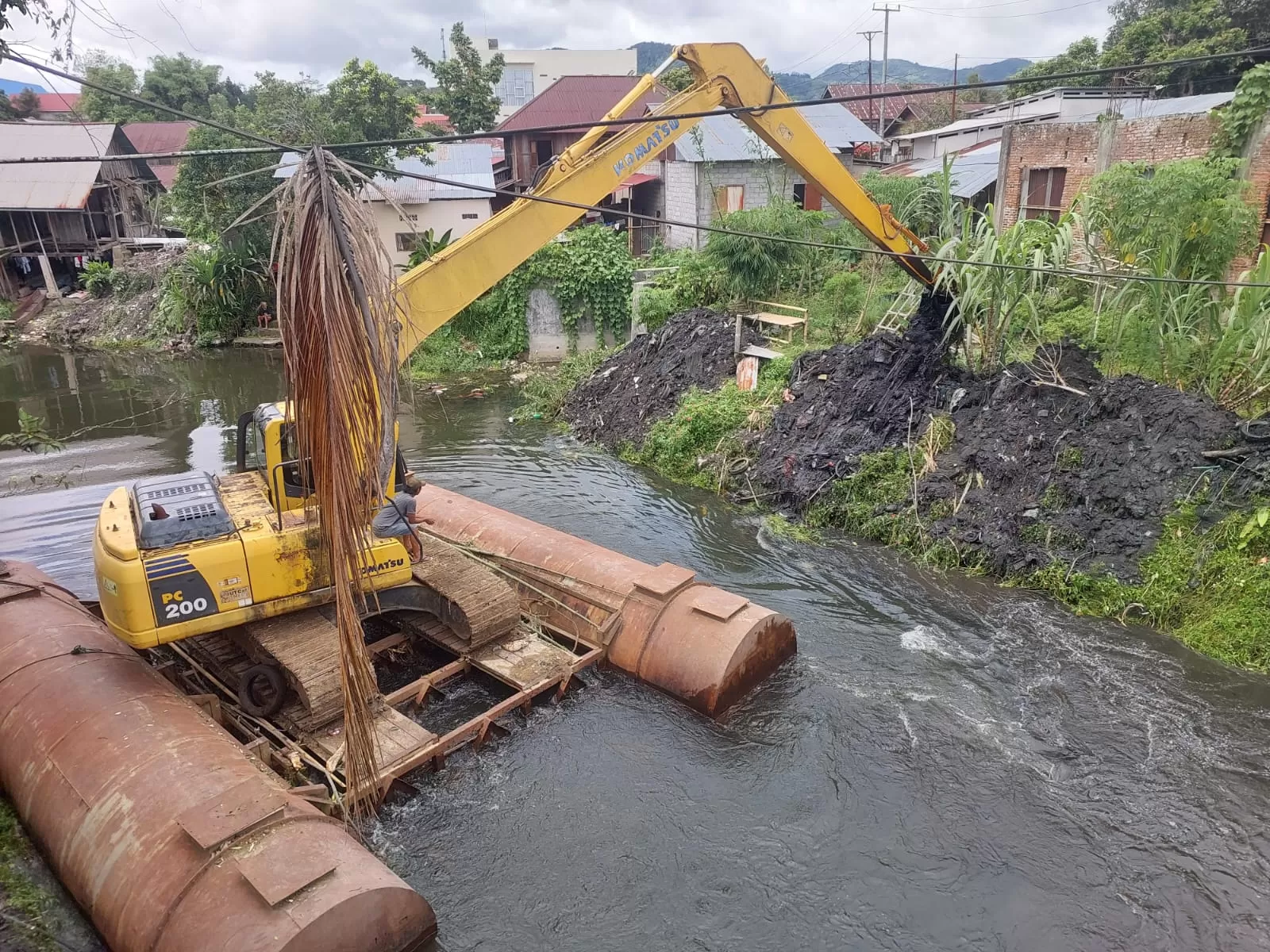 PLN NP rampungkan pengerukan DAS Tondano dan bangun bank sampah demi cegah banjir dan jaga lingkungan. (Dok. PLN Nusantara Power)