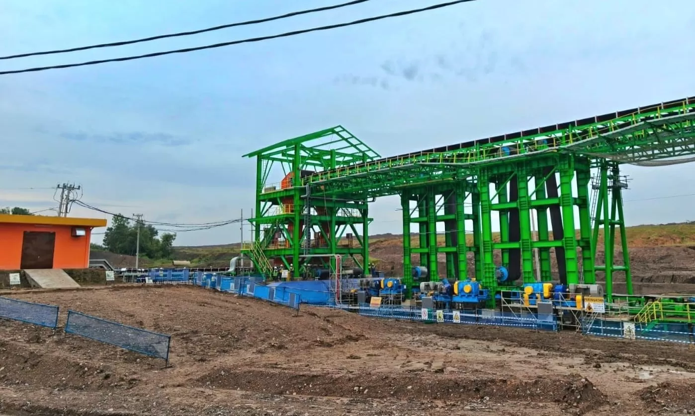 Fasilitas Coal Handling Facility (CHF) dan Train Loading Station (TLS) 6&ndash;7 pada jalur angkutan batu bara relasi Tanjung Enim &ndash; Kramasan milik PTBA. (DOK. MIND ID)