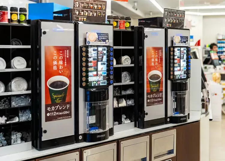 Konter dan mesin kopi di Family Mart, Jepang. (livejapan.com)