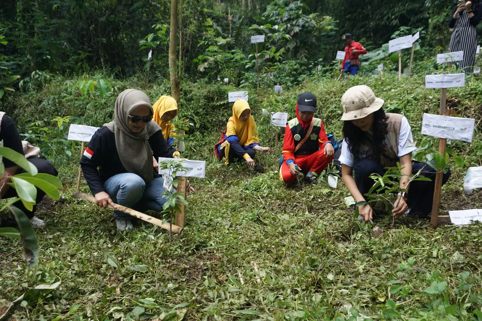 Bumi Berseru Fest dari Telkom berhasil menjaring 43 program terbaik yang berfokus pada solusi lingkungan berkelanjutan.