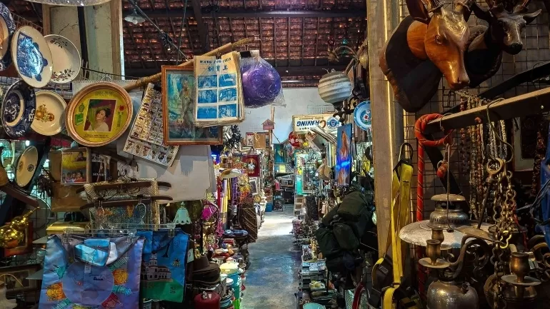 Barang-barang yang dijual di Pasar Klitikan bagus dan langka.  (Kompasiana/@hanricko_nh)