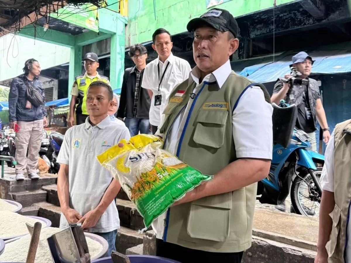 Dirut BULOG sidak dua pasar di Jakarta, pastikan stok beras dan Minyakita aman jelang Ramadan&ndash;Lebaran 2026. (Dok. BULOG)