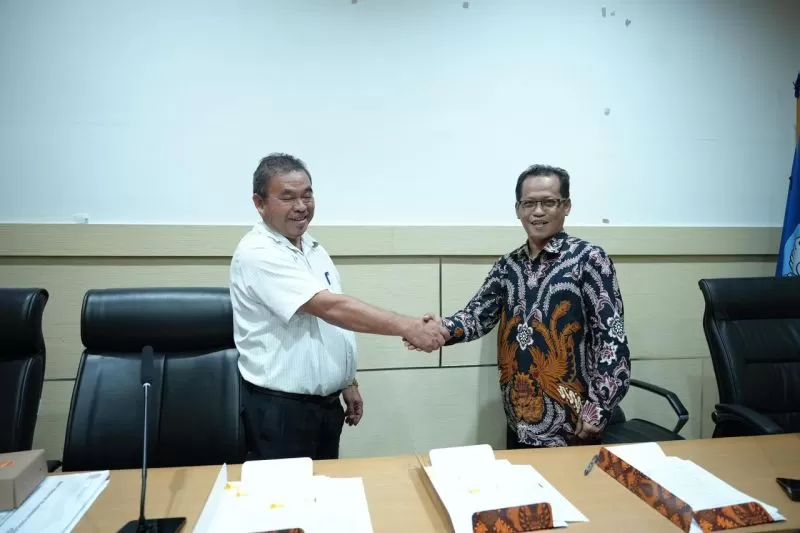Kontrak kerja proyek Pembangunan Gedung Laboratorium L-SSIT Universitas Udayana Bali ditandatangani WSBP dan Universitas Udayana di Gedung Rektorat Universitas Udayana, Jumat (20/2/2026). (DOK. WSBP)