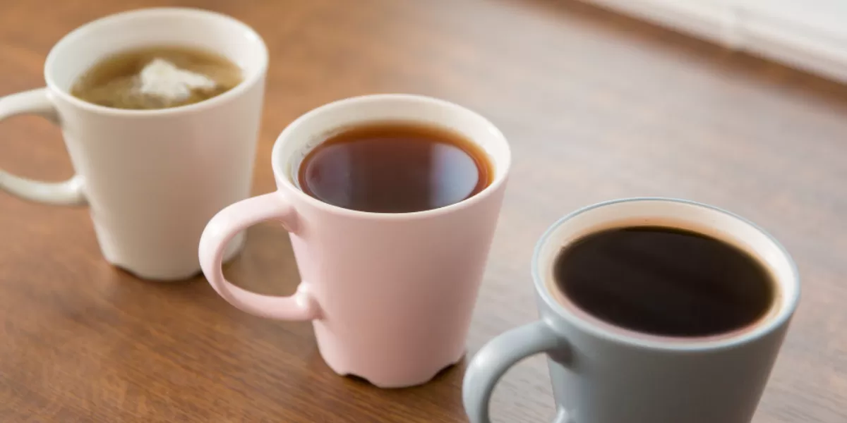 Bolehkah minum kopi dan teh saat puasa? Simak waktu terbaik, batas aman konsumsi, serta dampaknya bagi kesehatan selama Ramadan. (Freepik)