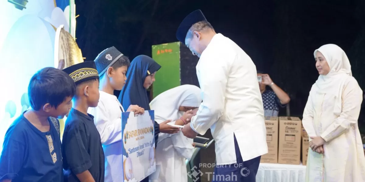 PT TIMAH santuni 150 anak yatim di Bangka lewat Safari Ramadan 1447 H serta salurkan sembako dan beasiswa Tahfiz di Pemali. (Dok. PT Timah)