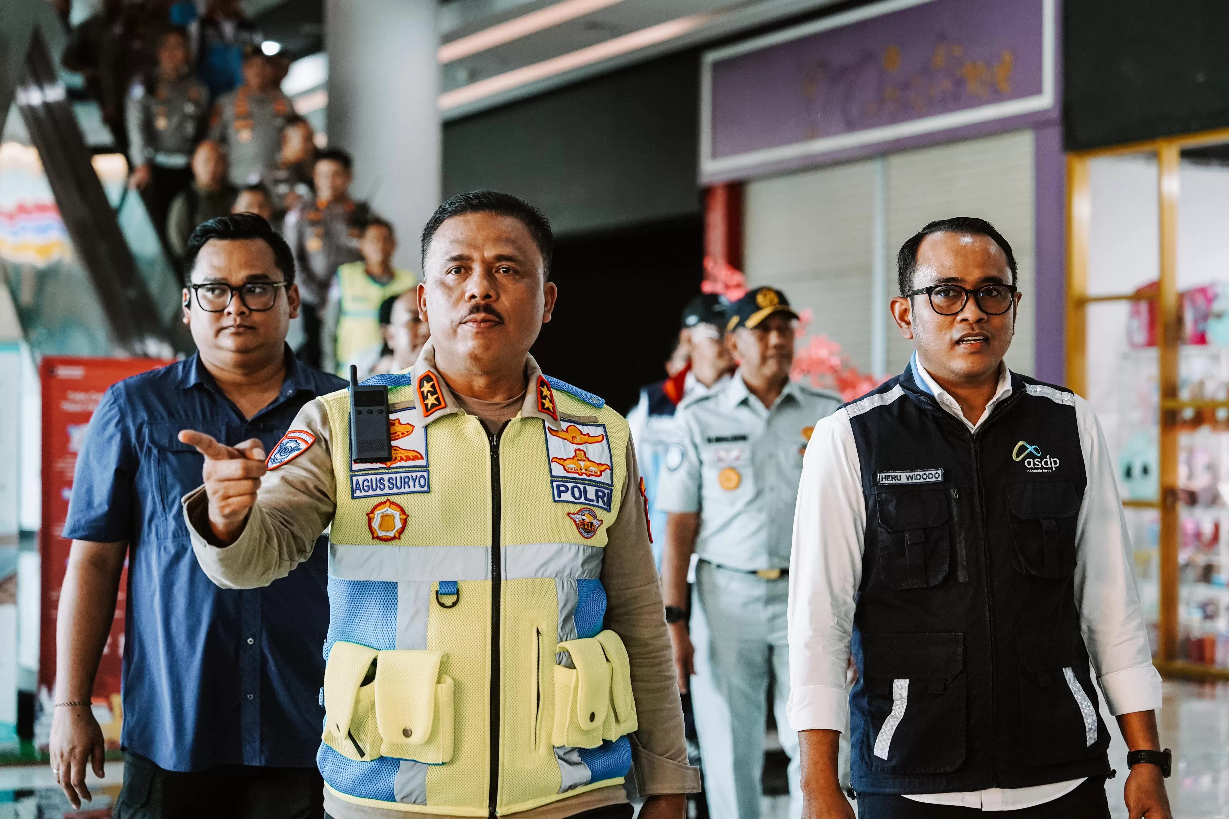 Kakorlantas Polri, Agus Suryo Nugroho meninjau kesiapan jalur dan pelabuhan di wilayah Lampung dan Banten pada Kamis (26/2). (Dok. ASDP)