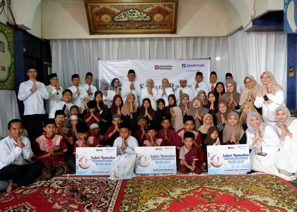 Jamkrindo bagikan 5.600 sembako dan santuni 608 anak yatim lewat Safari Ramadan di 11 wilayah Indonesia. (jamkrindo.co.id)