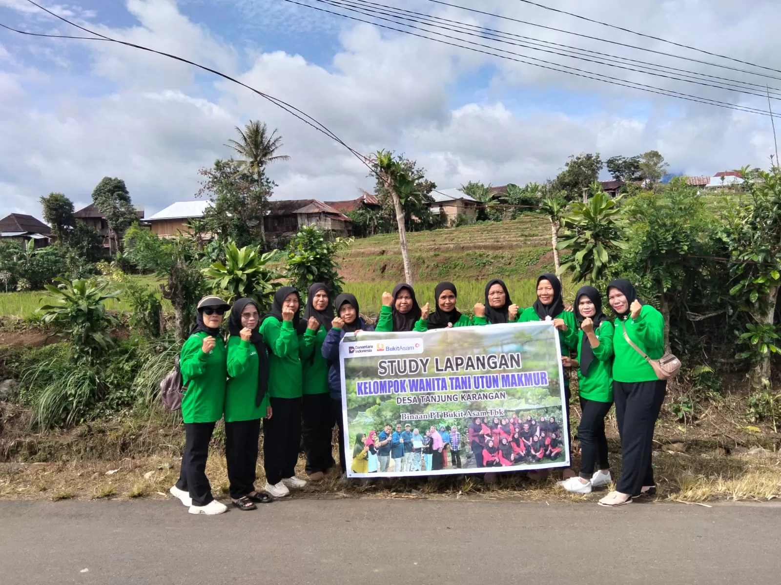 Program EcoGrow Mom PTBA dorong perempuan desa kembangkan pembibitan dan urban farming berkelanjutan. (ptba.co.id)