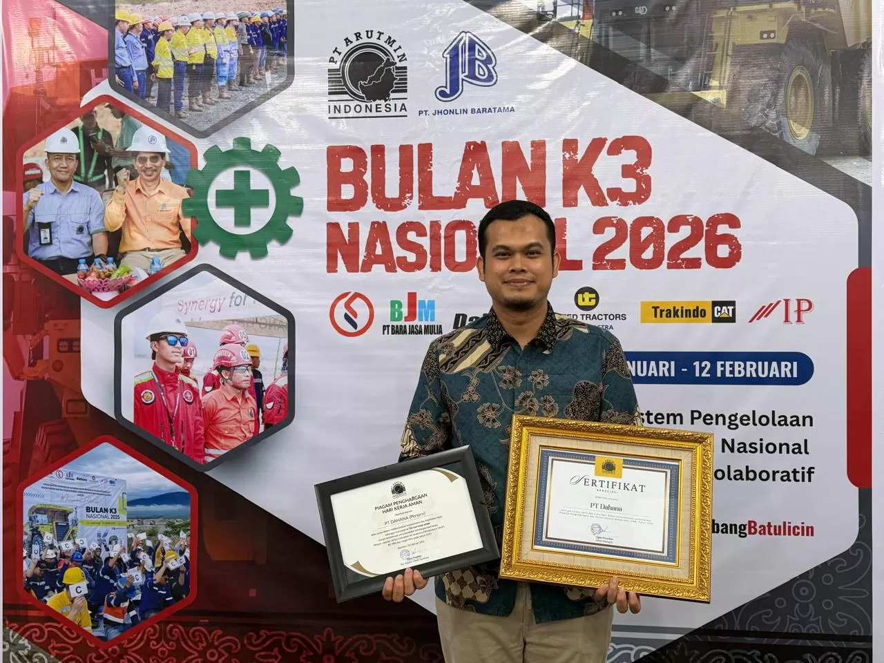 Dahana terima penghargaan Arutmin Batulicin atas 4.752 hari kerja aman dan kontribusi pemberdayaan masyarakat. (dahana.id)