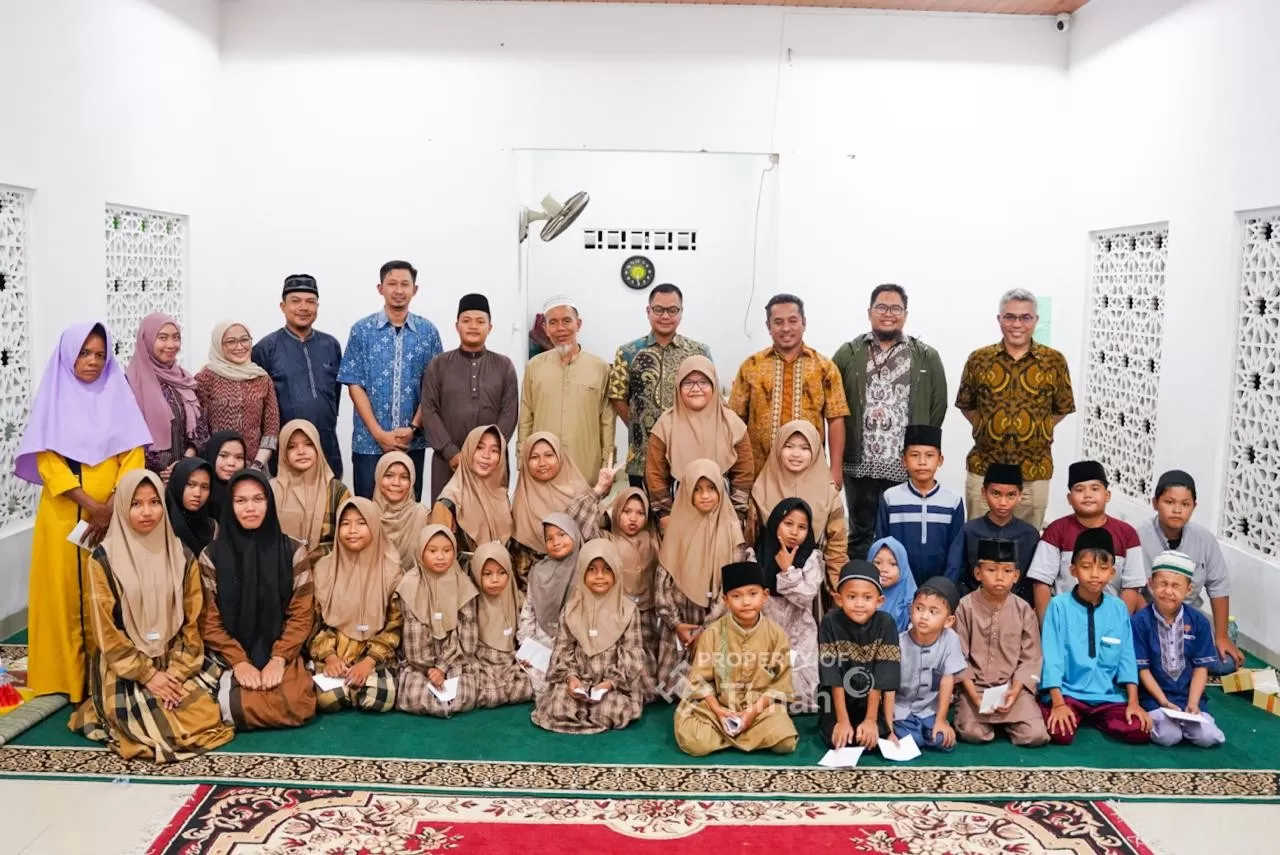 Manajemen PT Timah berbuka puasa bersama anak panti, pererat silaturahmi dan berbagi berkah Ramadan. (timah.com)
