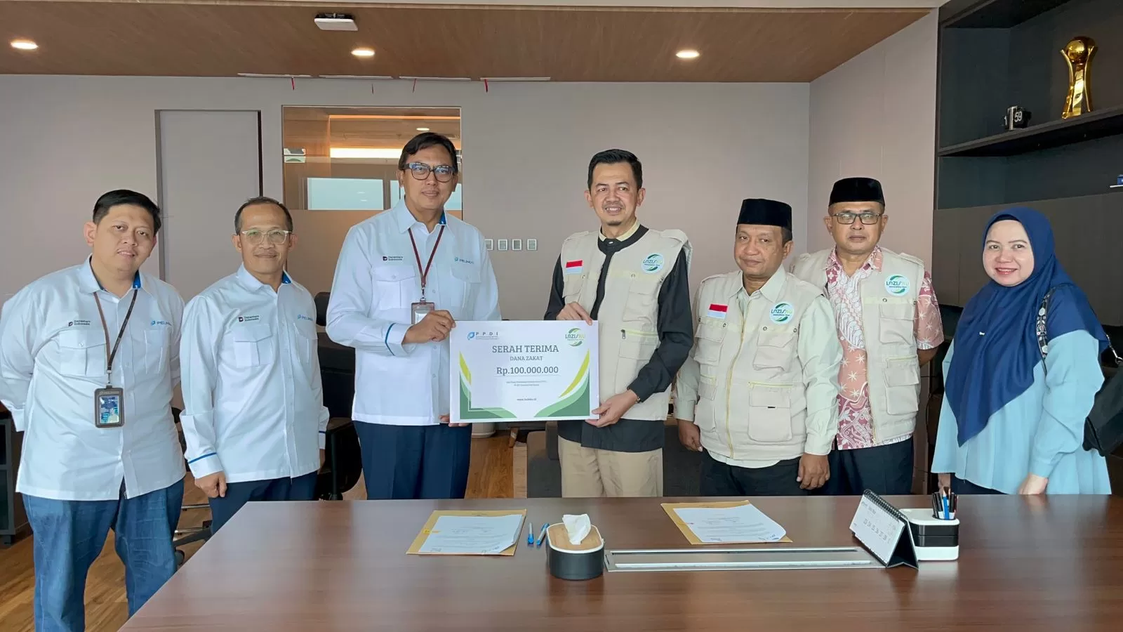 PPDI IPC TPK resmi salurkan zakat karyawan melalui LAZISKU demi pengelolaan zakat yang amanah dan tepat sasaran. (Dok. IPC TPK)