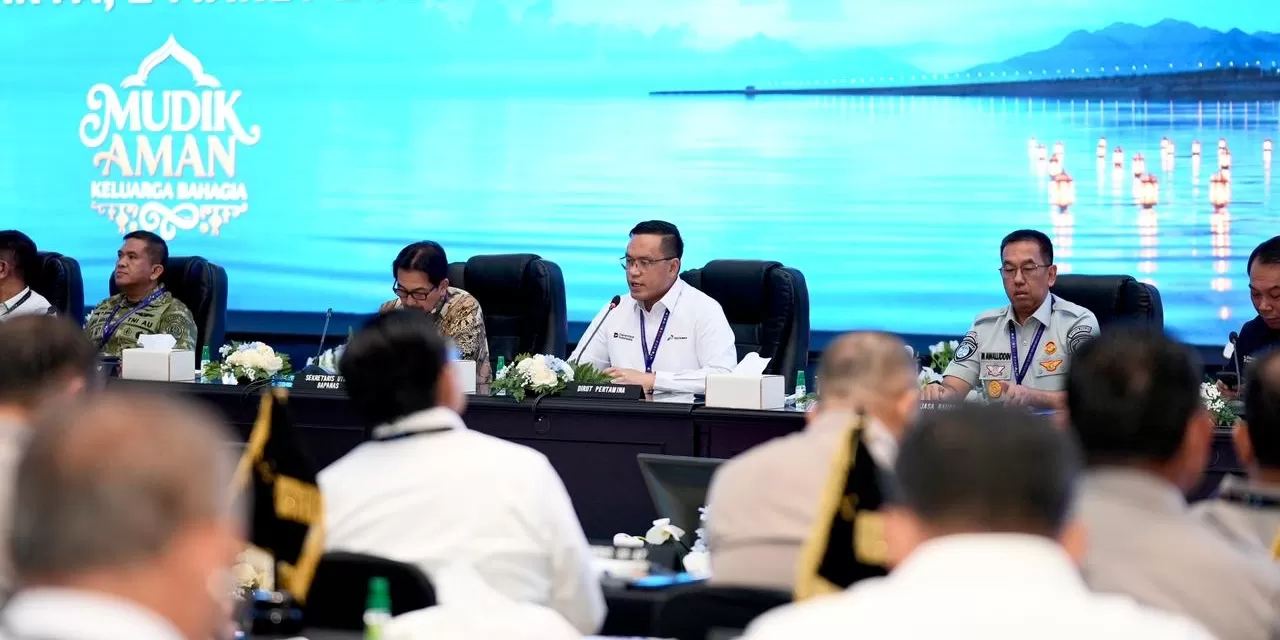 Direktur Utama PT Pertamina (Persero), Simon Aloysius Mantiri memberikan penjelasan mengenai program pertamina dalam Menghadapi Idul Fitri 1447 H, Jakarta Selatan, 2 Maret 2026.