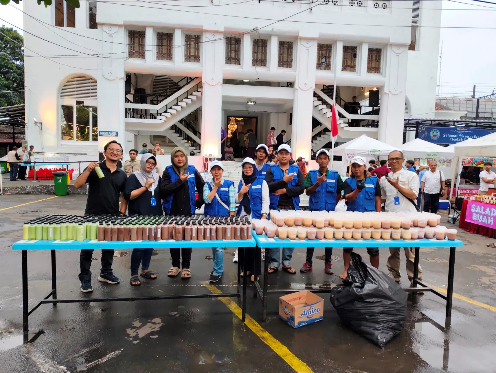 Program UMiMAX Pertamina bantu korban PHK bangkit lewat usaha ultra mikro, salurkan Rp1,17 miliar hibah dan bagikan 15.000 takjil Ramadan. (Dok. Pertamina)