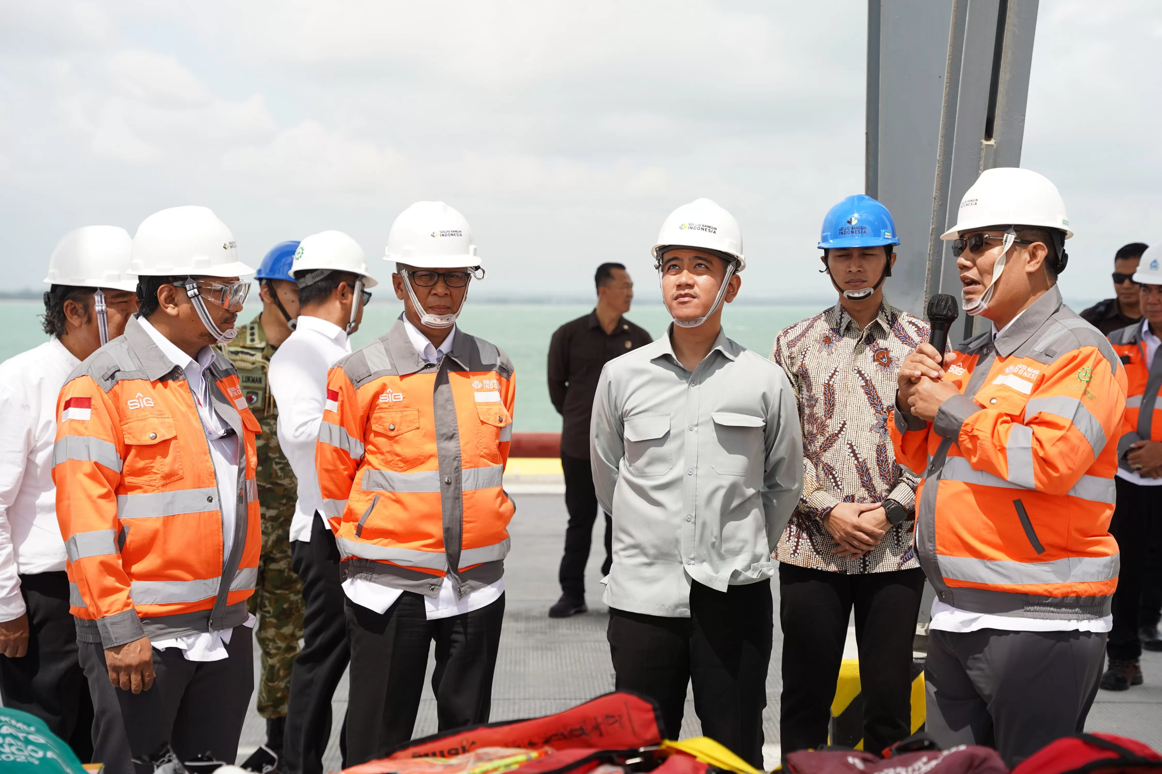 Wapres Gibran kunjungi proyek dermaga SIG di Tuban, dorong ekspor semen dan tingkatkan daya saing industri dengan teknologi modern dan kerja sama global. (Dok. SIG)