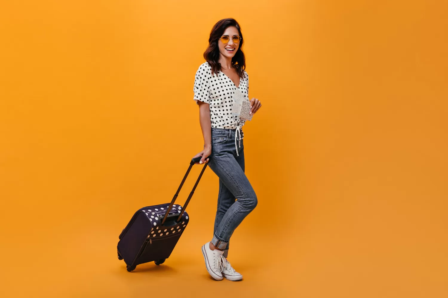 Ilustrasi - Tips mudik aman sendirian bagi wanita. (Freepik/lookstudio)