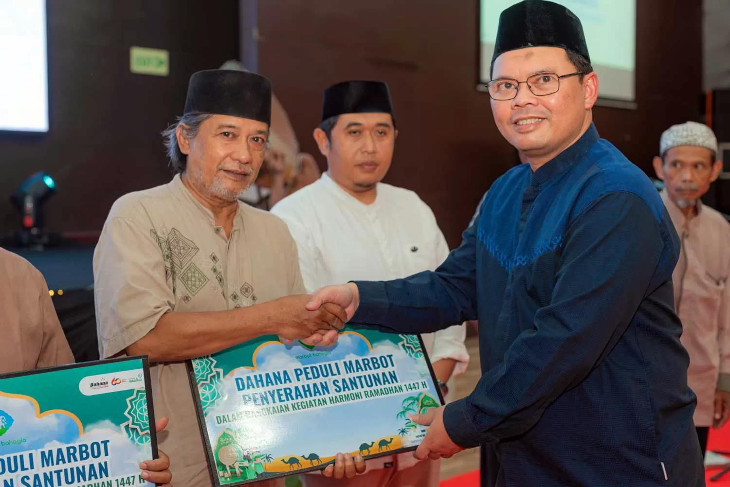 PT Dahana apresiasi 100 marbot masjid di Subang melalui program Dahana Peduli Marbot dalam rangka Nuzulul Quran dan Harmoni Ramadhan 1447. (dahana.id)