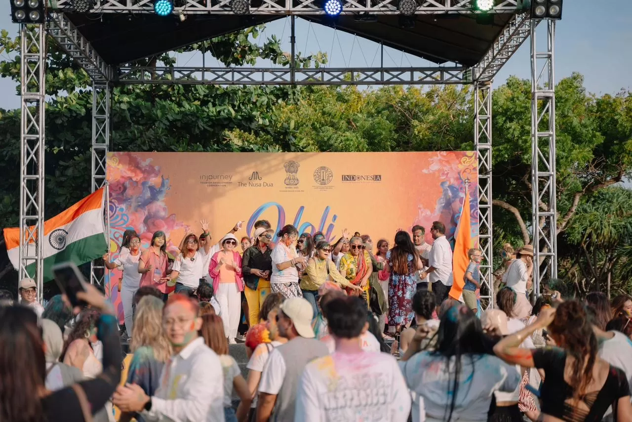 Lebih dari 400 peserta merayakan Holi Festival of Colours di The Nusa Dua Bali, kawasan yang dikelola ITDC. (Dok. ITDC)