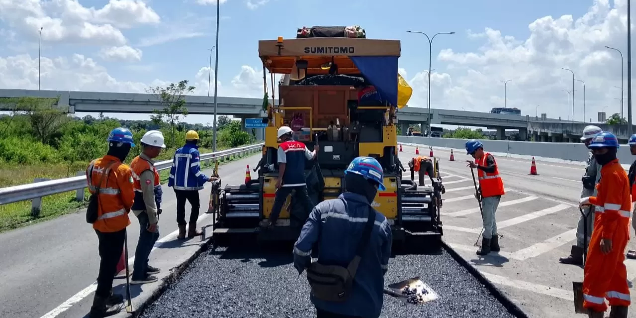 Perbaikan Tol Terpeka dan Permai dikebut agar perjalanan mudik lebih aman.