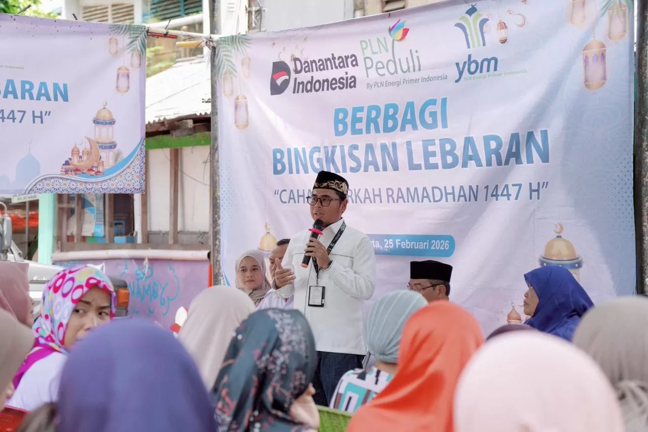 Yayasan Baitul Maal (YBM) PLN EPI menyalurkan 300 bingkisan Lebaran sebagai wujud kepedulian terhadap masyarakat di bulan suci Ramadan. (DOK. PLN EPI)