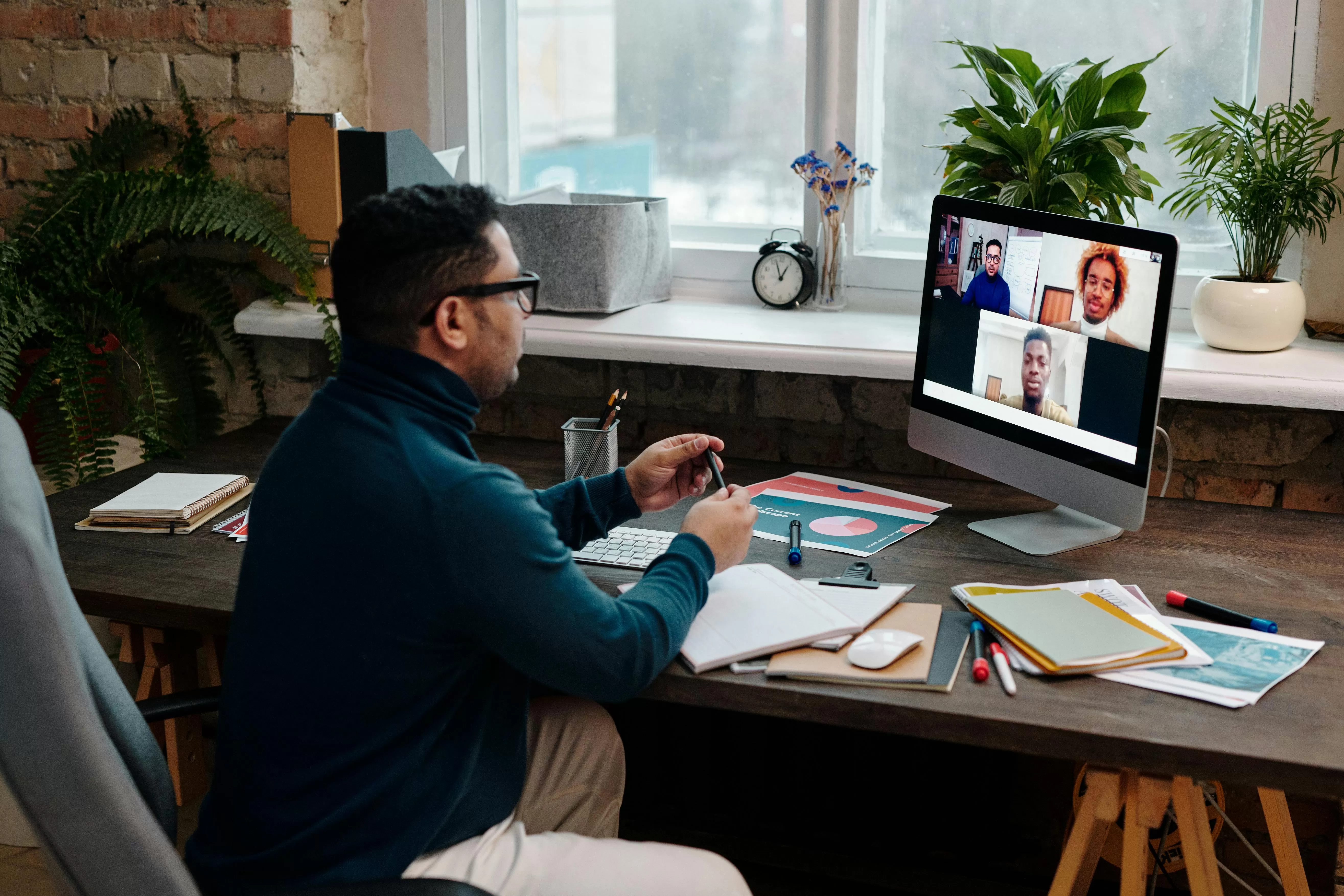 Ilustrasi. Agar bisa tetap bisa produktif dan kerja efektif, selama WFA atau work from anywhere diperlukan sejumlah penyesuaian. (Pexels/Diva Plavalaguna )