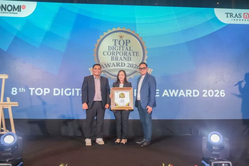 Penghargaan Top Digital Award 2026 diterima Corporate Secretary WIKA Realty, Saskia Ayu Megananda, di Ballroom Sheraton Jakarta Soekarno Hatta Airport, Banten, pada Kamis (5/3/2026). (DOK. WIKA Realty)