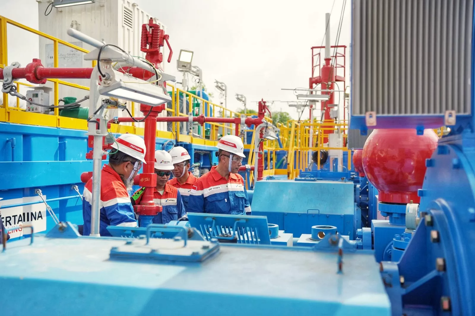 Direksi dan Komisaris Pertamina Drilling Safari Ramadan ke Rig PDSI#01.2 di Prabumulih untuk memperkuat budaya keselamatan dan memberi apresiasi kepada kru. (Dok. Pertamina Drilling)