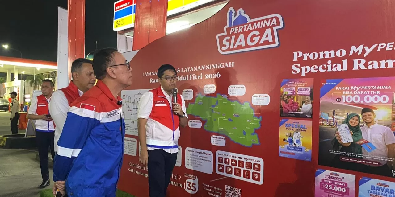 Tinjau kesediaan pasokan energi dan kesiapanlayanan untuk pemudik, Komisaris Utama PT Pertamina (Persero), Mochamad Iriawan kunjungi SPBU rest area KM 57 Tol Jakarta - Cikampek, Senin malam (9/3).