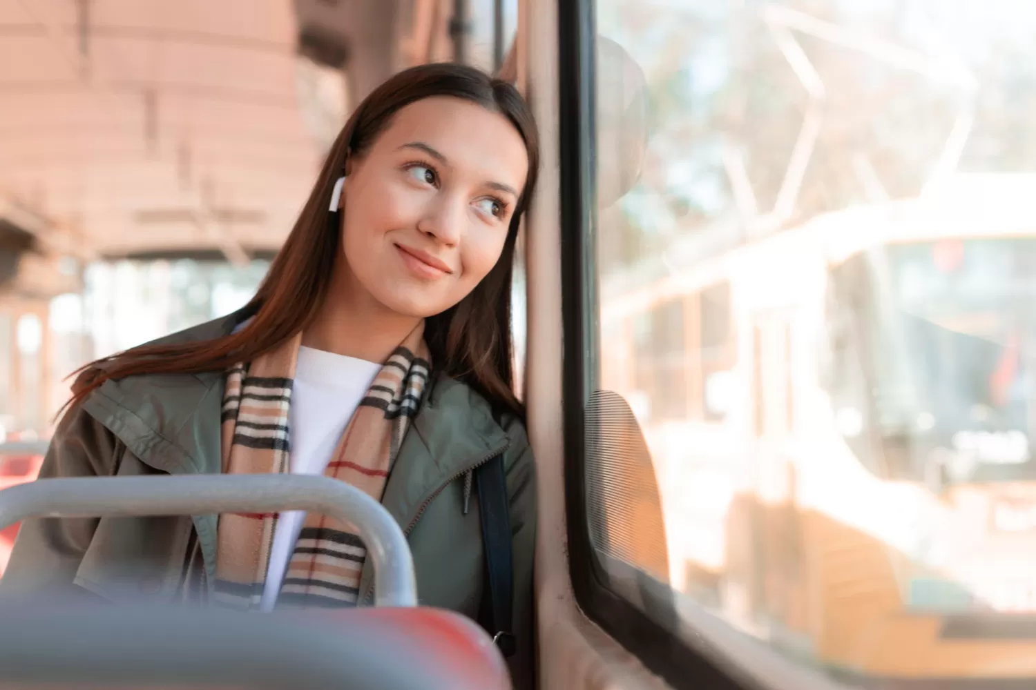 Ilustrasi - Tips mengatasi mabuk perjalanan saat mudik naik bus. (Freepik/freepik)