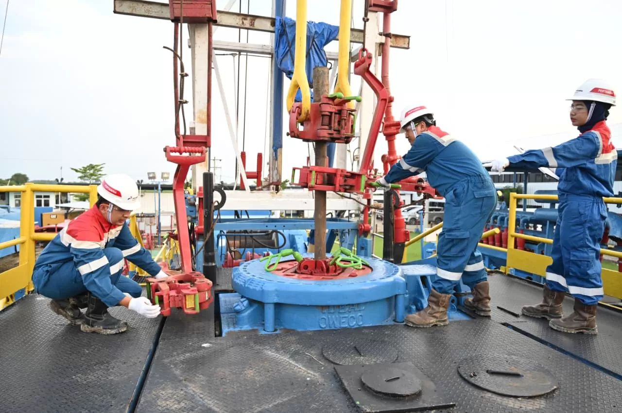 Pertamina Drilling menegaskan operasional pengeboran migas tetap berjalan normal selama Ramadhan dengan keselamatan sebagai prioritas utama. (Dok. Pertamina Drilling)