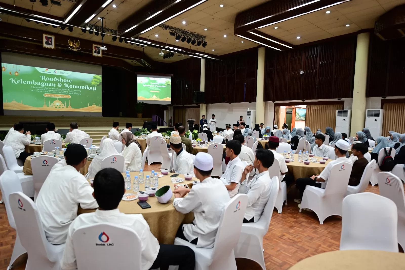 Roadshow kelembagaan Badak LNG dan SKK Migas tidak hanya memperkuat komunikasi dengan pemangku kepentingan, tetapi juga diisi dengan penyaluran bantuan bapokting.