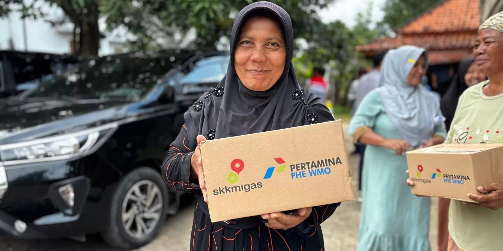 Sebanyak 4.383 paket bahan pokok penting dibagikan kepada masyarakat pesisir, khususnya nelayan.