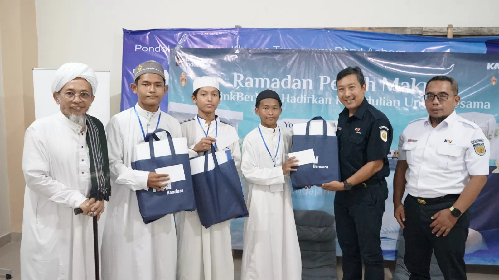 PT Railink menggelar program Ramadan Penuh Makna melalui #RailinkBerbagi dengan menyalurkan bantuan ke pesantren tunarungu di Sleman, Yogyakarta. (Dok. PT Railink)