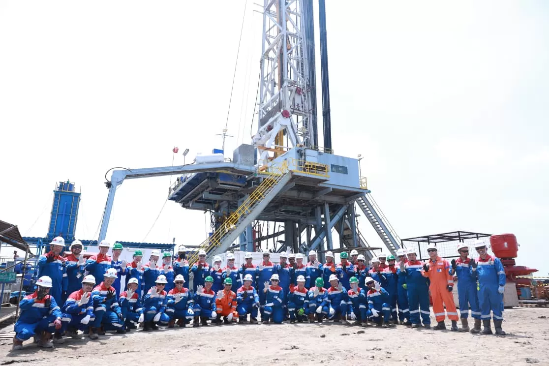 Pertamina gelar Safari Ramadan di Rig PDSI Indramayu melalui MWT dan buka puasa bersama untuk memperkuat kebersamaan serta komitmen energi nasional. (Dok. Pertamina)