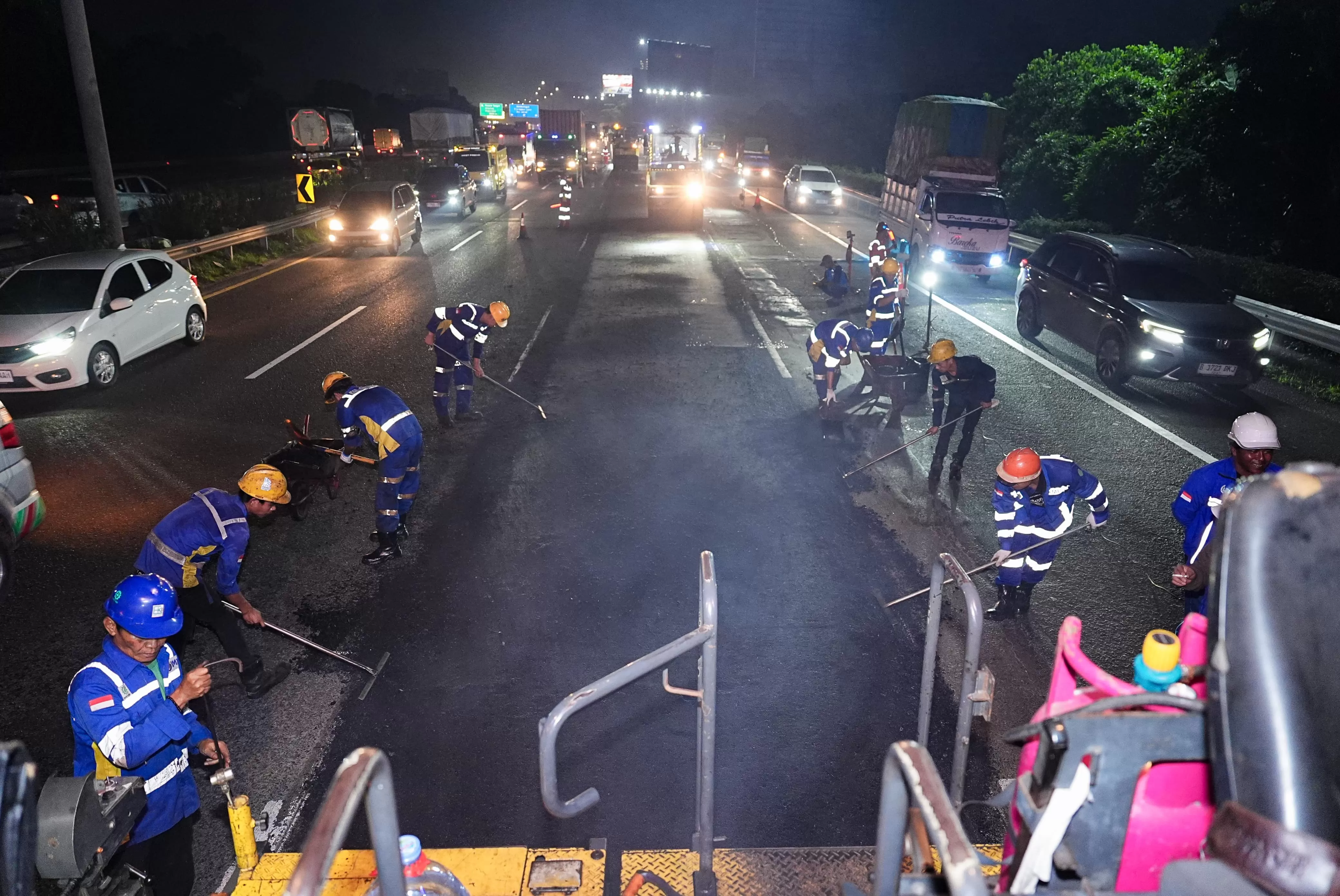 Jasa Marga mempercepat perbaikan jalan tol jelang mudik Lebaran 2026 agar seluruh ruas siap dilalui dengan aman, nyaman, dan memenuhi standar layanan. (Dok. Jasa Marga)