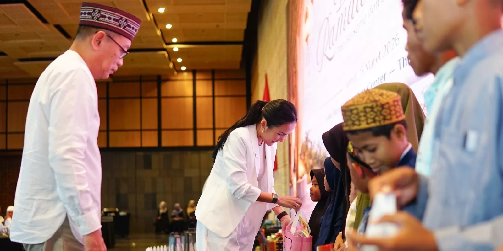 Semangat berbagi di bulan Ramadan, ITDC menyalurkan berbagai bantuan sosial bagi masyarakat di tiga destinasi pariwisata yang dikelola perusahaan.