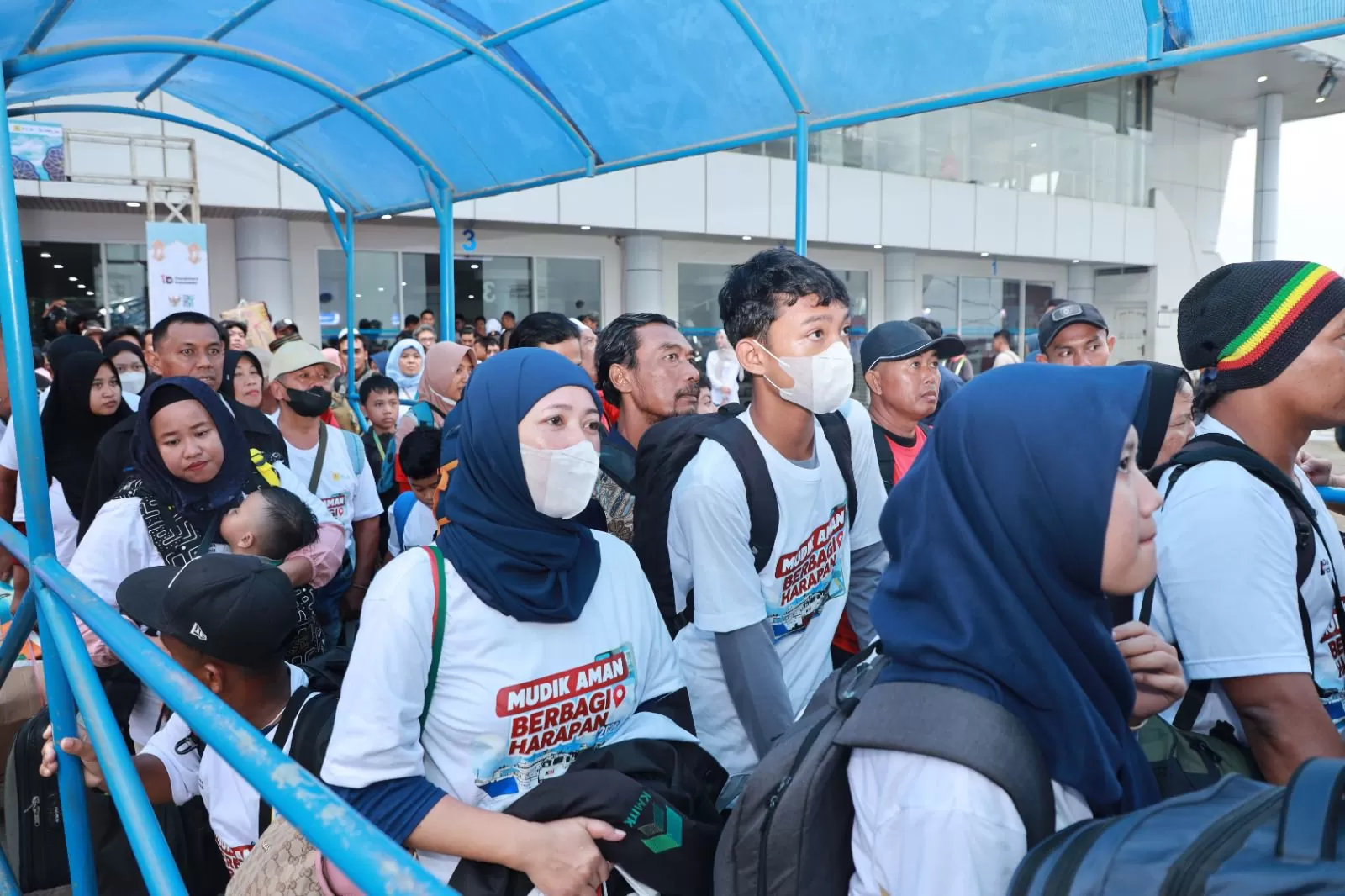 PELNI memberangkatkan 1.230 pemudik gratis rute Balikpapan&ndash;Surabaya lewat program Mudik Gratis BUMN 2026 menggunakan KM Dorolonda. (Dok. PELNI)