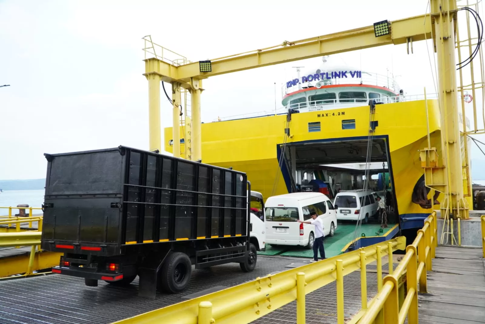 ASDP kembali mengoperasikan KMP Portlink VII untuk membantu mengurai kepadatan kendaraan di lintas penyeberangan Ketapang&ndash;Gilimanuk menjelang Nyepi. (Dok. ASDP)