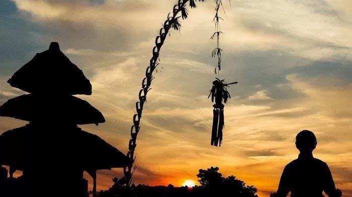 Bila perayaan tahun baru identik dengan kemeriahan, berbeda dengan Nyepi, yang justru dijalani dalam keheningan. (blog.speedcash.co.id)