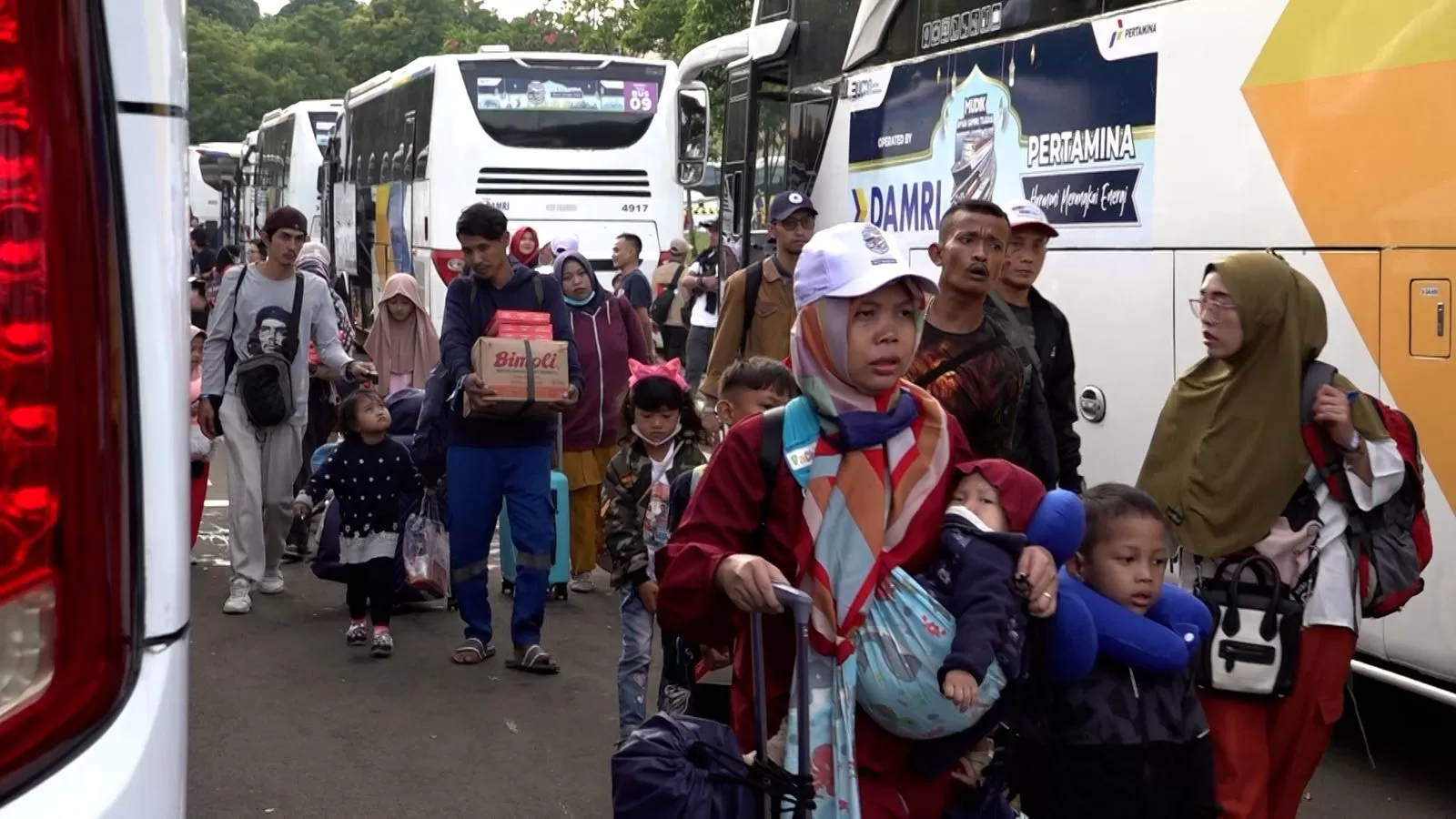 Pertamina memberangkatkan ribuan peserta mudik gratis ke 23 kota di Jawa guna mendukung perjalanan aman, hemat BBM, dan mengurangi kepadatan. (Dok. Pertamina)