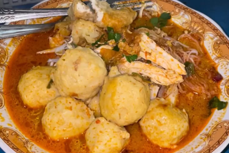 Bakso unik khas tempat makan Bakso Kare di Pasar Badung, Bali. (Instagram/@deliciousbali)