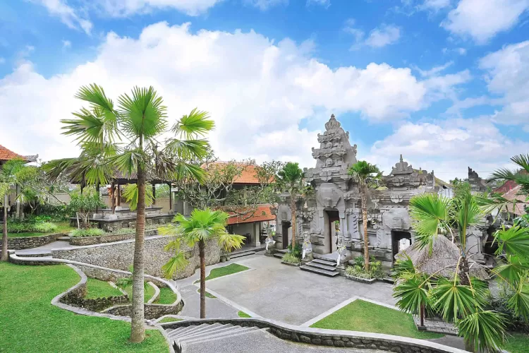 Museum Puri Lukisan di Ubud, Bali, didirikan Tjokorda Gde Agung Sukawati, Raja Ubud bersama rekan-rekannya.   (tiket.com)