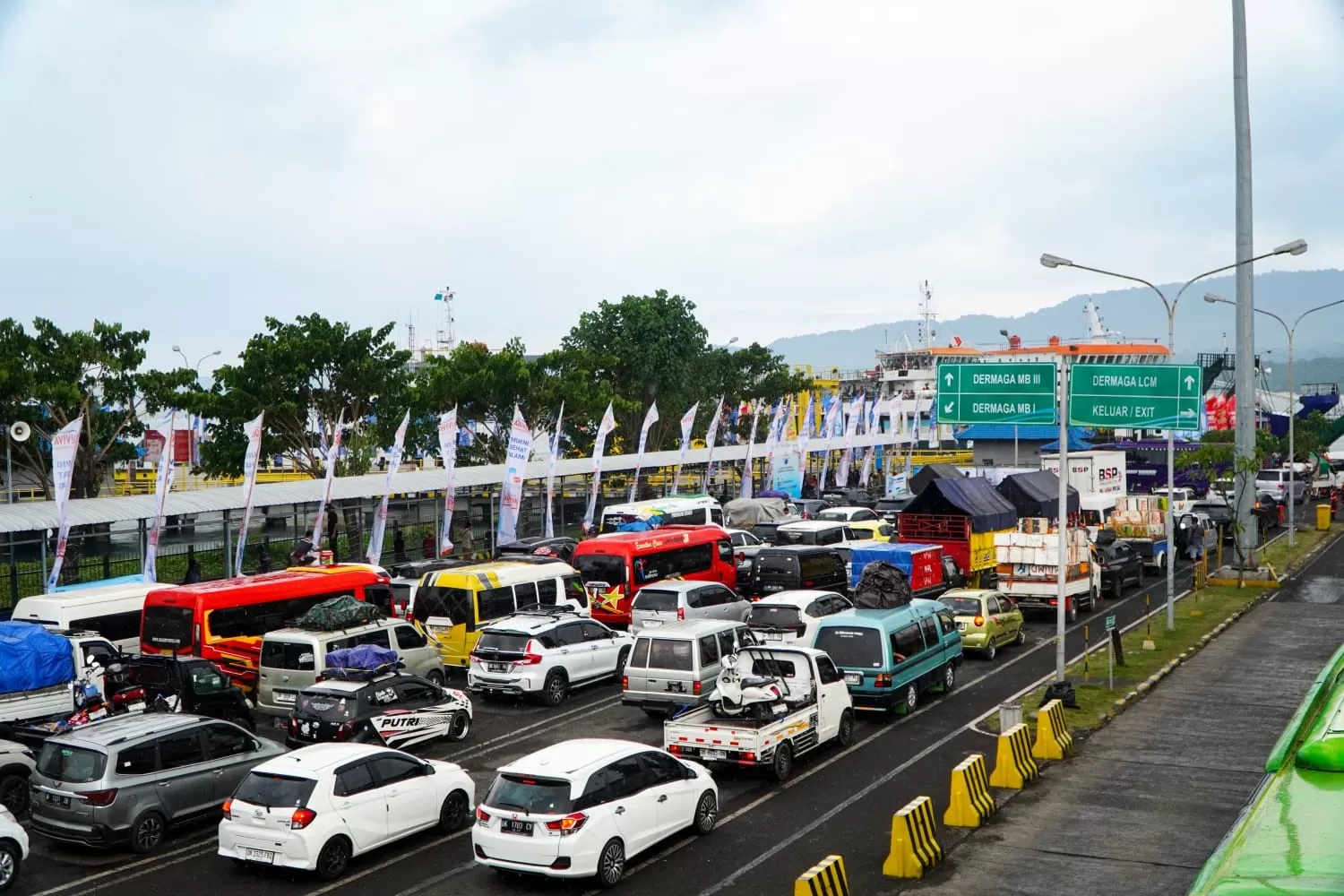 Penyeberangan Bali&ndash;Jawa jelang Lebaran melonjak, ASDP dan kepolisian atur lalu lintas serta optimalkan kapal di lintasan Ketapang&ndash;Gilimanuk. (Dok. ASDP)