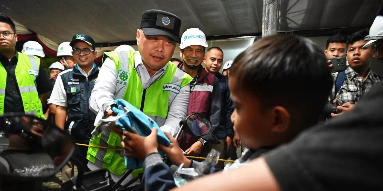 Menhub tak hanya memantau, tapi juga menyapa dan berbincang dengan pemudik motor di Pelabuhan Ciwandan.