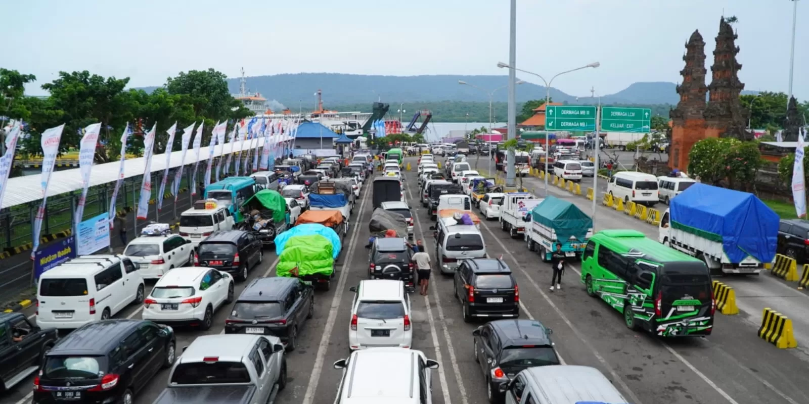 Pergerakan kendaraan H-4 meningkat, 25.105 unit menyeberang dari Bali ke Jawa.