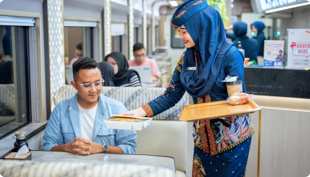Kuliner Kereta luncurkan menu baru selama Lebaran 2026, lengkap dari hidangan utama, takjil Ramadan, hingga menu spesial Idul Fitri. (reska.id)