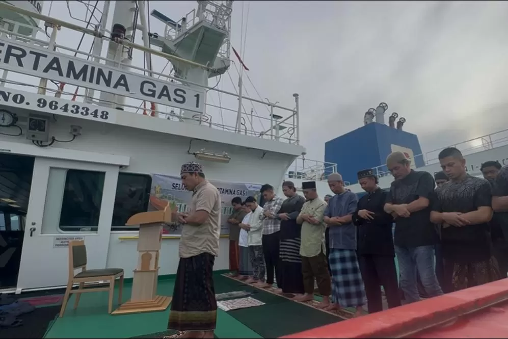 Ratusan pelaut Pertamina Patra Niaga tetap bekerja saat Lebaran, menjaga distribusi energi meski harus jauh dari keluarga. (Dok. Pertamina Patra Niaga)