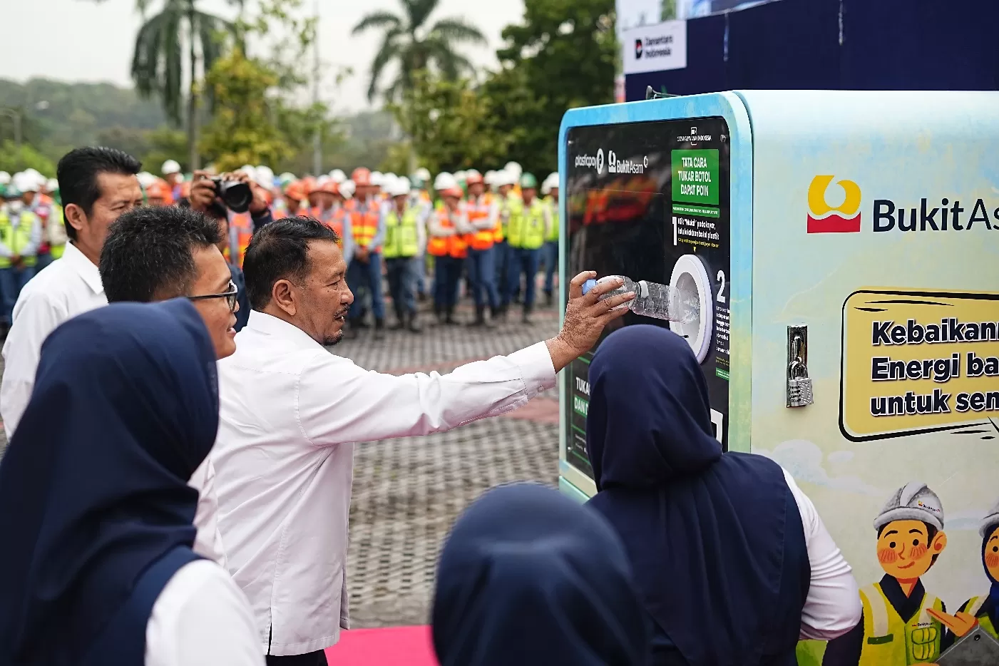 PTBA hadirkan Reverse Vending Machine untuk dorong pengelolaan sampah plastik berbasis digital dan ekonomi sirkular. (ptba.co.id)