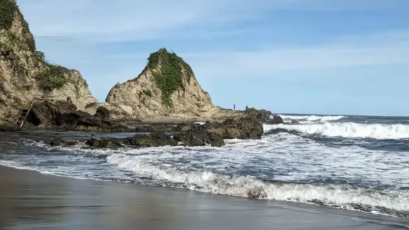 Pantai Karang Nini